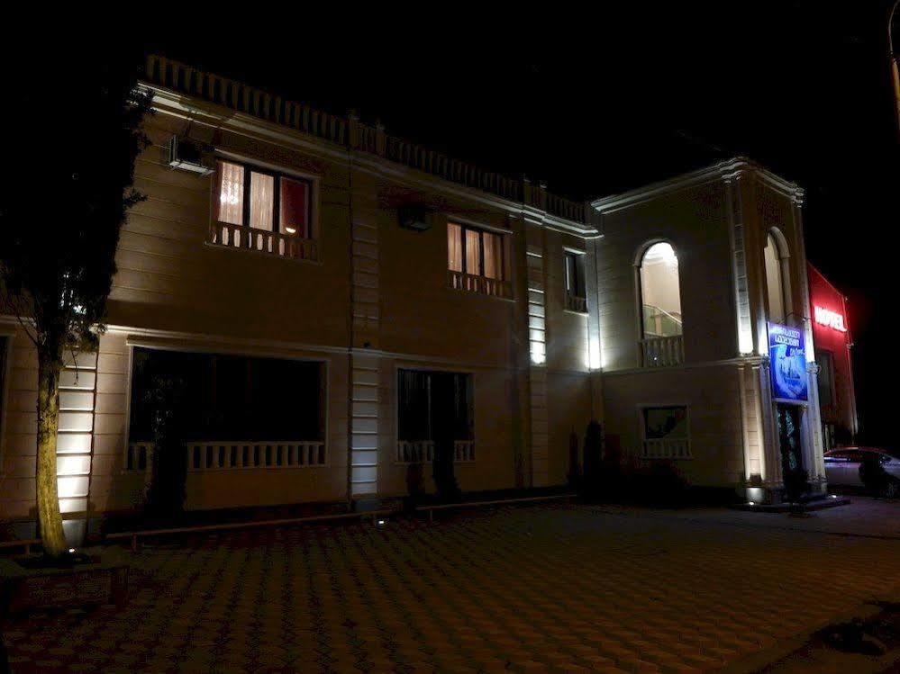 Lux Palace Hotel Kutaisi Exterior foto